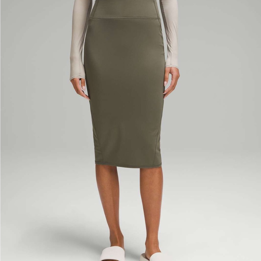 NWOT Lululemon Nulu Slim-Fit High-Rise Skirt - Army Green- Size 6